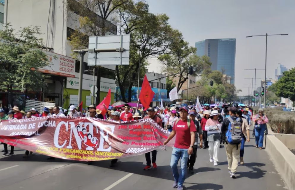 AMENAZA CNTE HUELGA NACIONAL Y PLANTÓN EN EL ZÓCALO; EXIGEN DEROGAR LEY DEL ISSSTE 2007